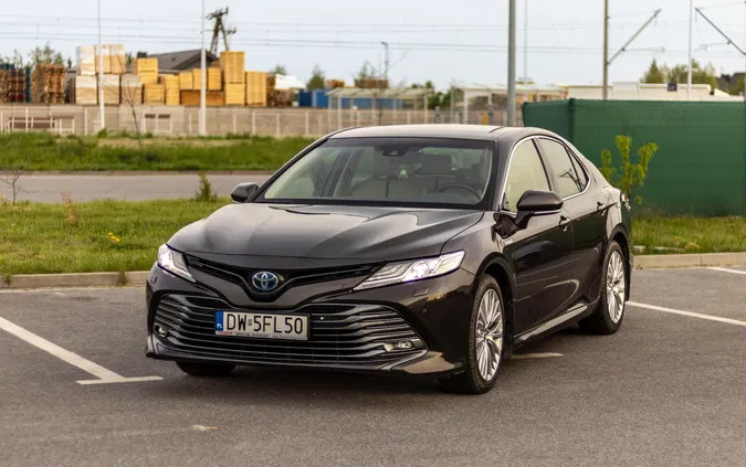 samochody osobowe Toyota Camry cena 96900 przebieg: 174000, rok produkcji 2019 z Wrocław